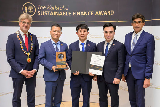 VDB được trao Giải thưởng Đổi mới sáng tạo xuất sắc trong Sản phẩm và Dịch vụ Tài chính Bền vững tại Đức