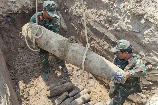 Phát hiện quả bom sót lại sau chiến tranh tại phố trung tâm Hải Phòng