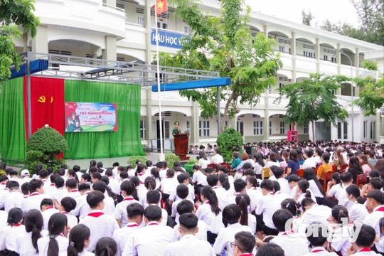 Ấm áp tình quân dân nơi biên giới biển