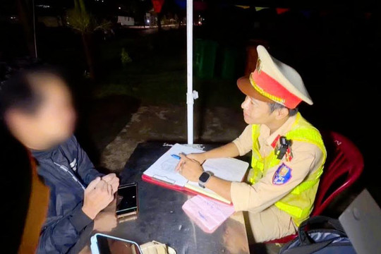 Che biển số né phạt nguội, nam thanh niên vẫn bị CSGT phát hiện
