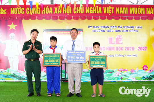 Nâng bước em đến trường nơi biên giới biển