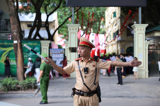 Giao thông Hà Nội thông suốt trong ngày khai giảng năm học mới