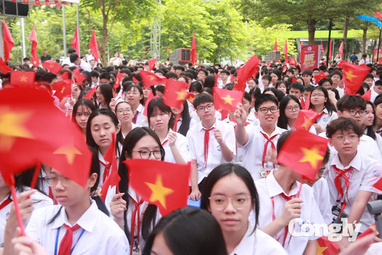 Hà Nội: Từ xã đảo đến trung tâm, học sinh háo hức trong ngày khai giảng