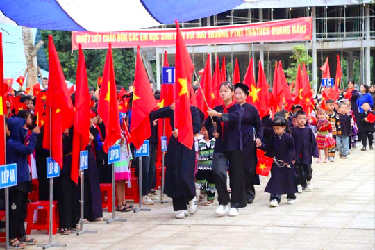 Niềm vui của thầy và trò nơi biên cương
