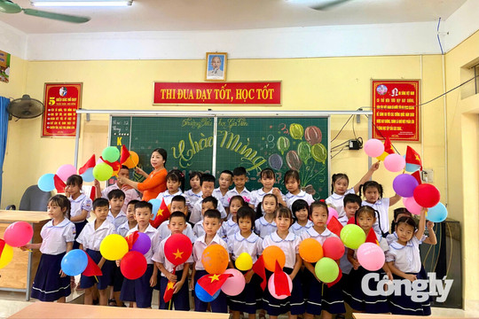 Học sinh Ninh Bình nô nức bước vào năm học mới