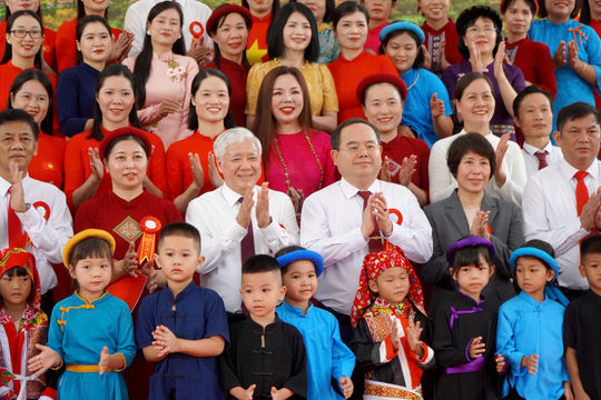372.000 học sinh Quảng Ninh hân hoan bước vào năm học mới trong diện mạo thành phố