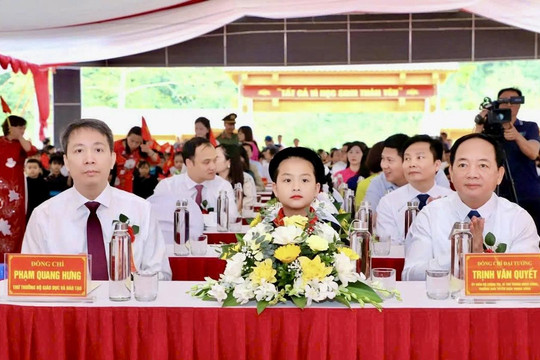 Trưởng Ban Tuyên giáo Trung ương dự khai giảng tại Tuyên Quang