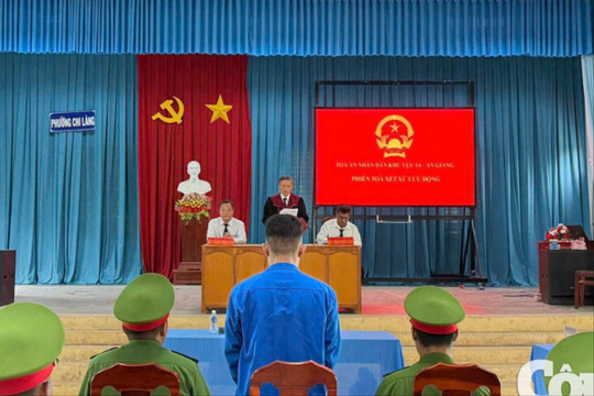 Những bước chân không mỏi đưa ánh sáng pháp luật đến vùng biên