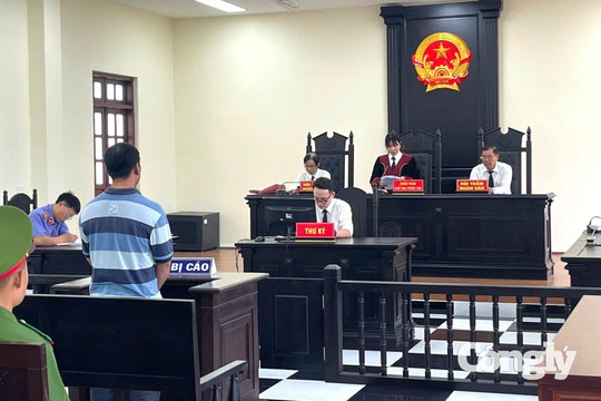 Qua đường không đúng nơi quy định, nguy cơ tai nạn từ một bước chân