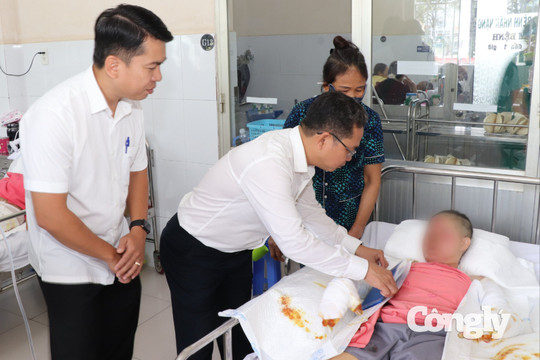 Thăm, hỗ trợ nạn nhân vụ cháy tại ki ốt rau