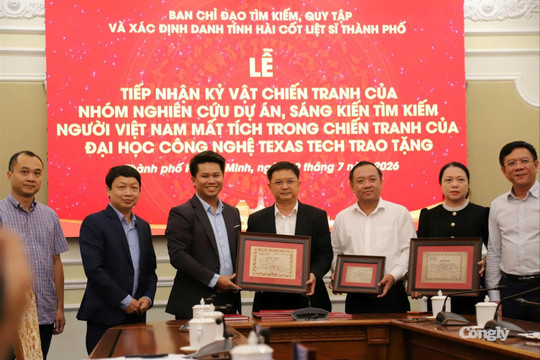 Đại học Công nghệ Texas Tech trao tặng nhiều tư liệu quý về liệt sĩ Mậu Thân 1968