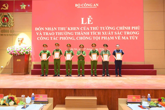 Công an tỉnh Hưng Yên nhận Thư khen của Thủ tướng Chính phủ