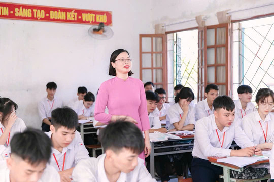 Bộ Nội vụ hướng dẫn tinh giản biên chế hiệu trưởng, phó hiệu trưởng sau sắp xếp