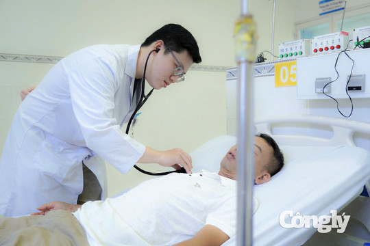 Đang ăn tối bất ngờ bị ngừng tim