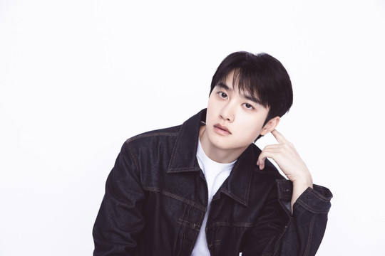 Concert của D.O (EXO) bất ngờ đổi địa điểm vì biểu tình