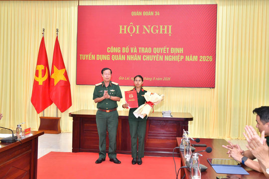 Vợ của chiến sĩ tử vong khi cứu 2 người được tuyển dụng làm quân nhân chuyên nghiệp