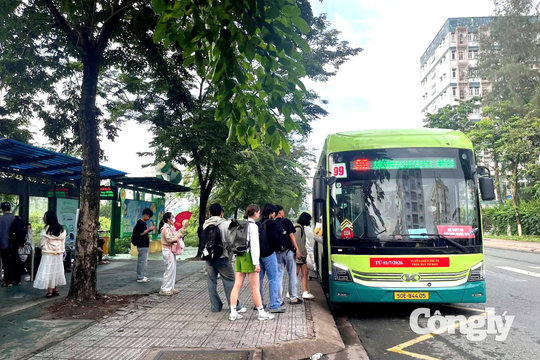 Thêm 13 xe buýt phục vụ sinh viên ĐHQG TP.HCM giờ cao điểm