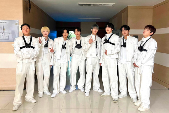 ATEEZ khiến fan tò mò với màn nhá hàng đầy ẩn ý