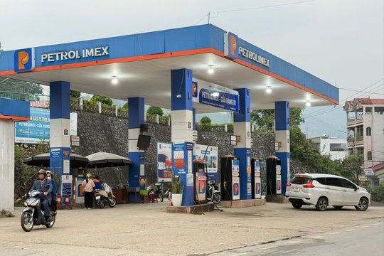 Giá xăng dầu đồng loạt tăng