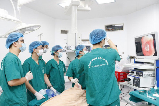 Phát hiện bé trai 6 tuổi có răng trong phế quản