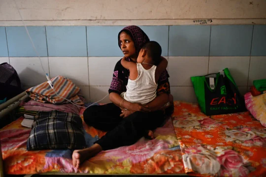 Gần 1.000 người tử vong, Bangladesh căng mình chống dịch sởi