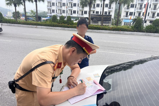 Siết xe “dù”, xe “trá hình”, xử lý nghiêm xe quá khổ, quá tải