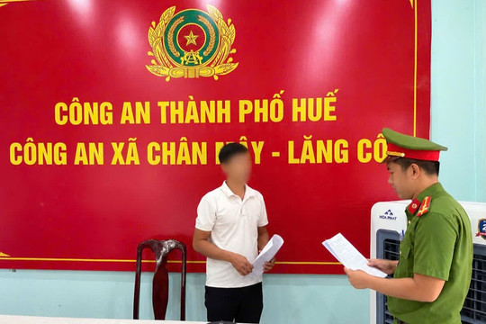 Bị khởi tố vì dùng ghế nhựa đánh người