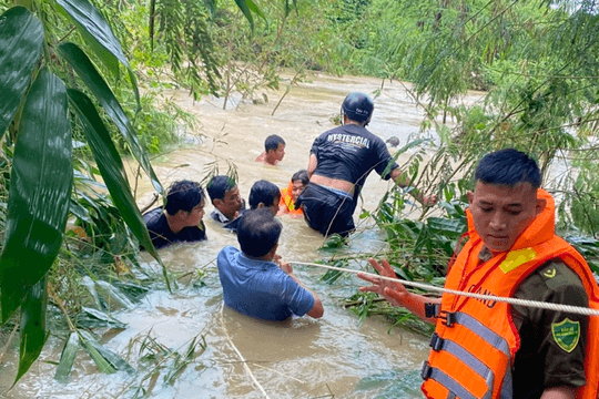 Công an tỉnh Lâm Đồng căng mình ứng phó mưa lũ