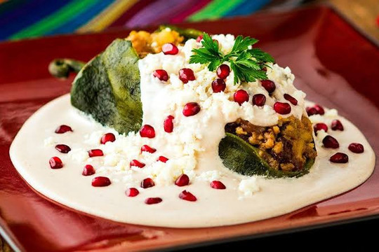 Chiles en nogada - Món ăn mang màu quốc kỳ Mexico lên bàn tiệc