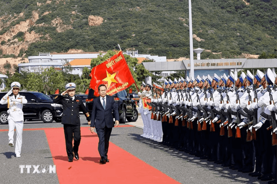 Chủ tịch Quốc hội Trần Thanh Mẫn thăm, làm việc với Quân chủng Hải quân