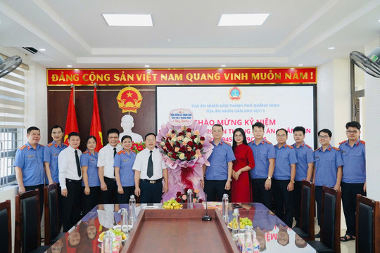 VKSND khu vực 5 - Quảng Ninh chúc mừng 81 năm Ngày truyền thống TAND