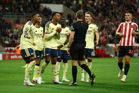 HLV Arsenal, Arteta nổi giận, chỉ trích trọng tài sau trận thắng Sunderland
