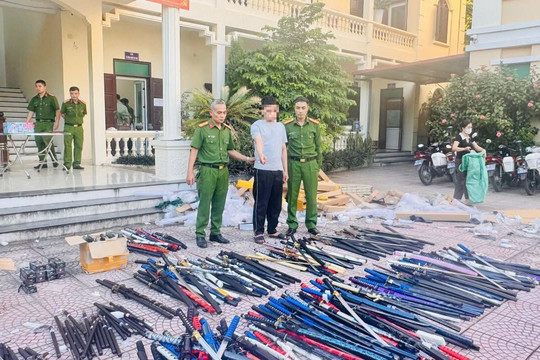 Khởi tố người đàn ông mua bán gần 1 tấn vũ khí thô sơ qua mạng