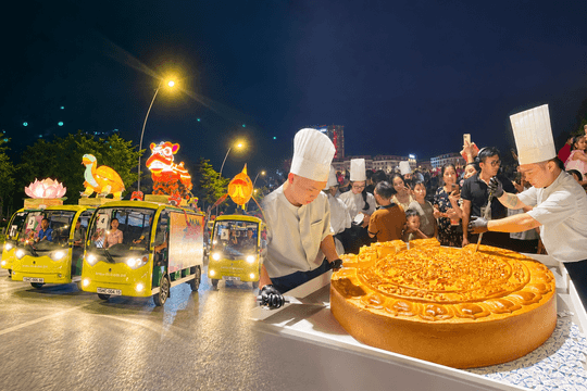 Bánh Trung thu gần 200kg, hơn 120 xe mô hình ánh sáng sẽ hội tụ tại Quảng Ninh