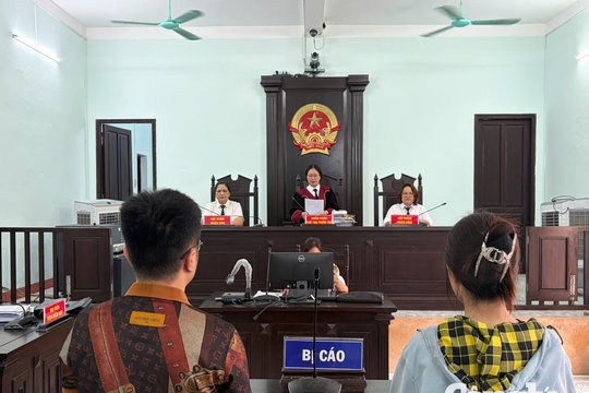 Hầu tòa vì buôn hơn 2.000 đôi dép giả