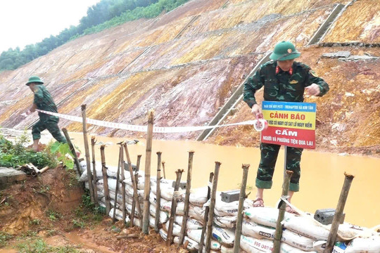 Mưa như trút nước, Thanh Hóa cảnh báo lũ quét, sạt lở đất