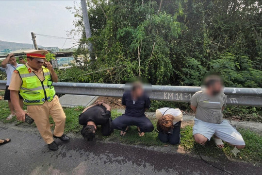 4 người bị bắt có dấu hiệu cướp tiệm vàng