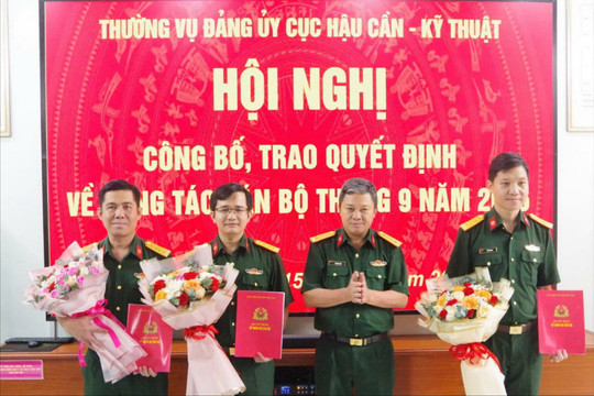 Cục Hậu cần - Kỹ thuật trao quyết định công tác cán bộ