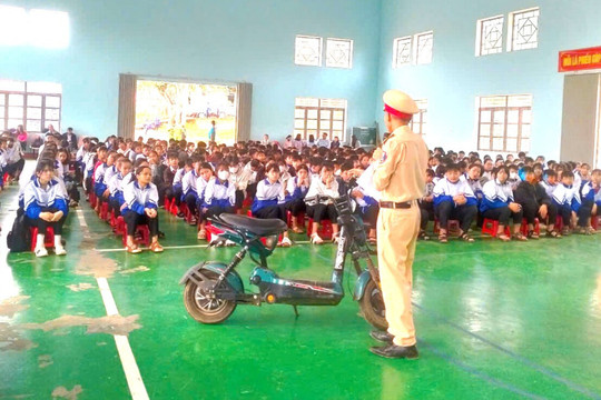 Đầu năm học, gần 14.000 giáo viên và học sinh được tuyên truyền về Luật TTATGT