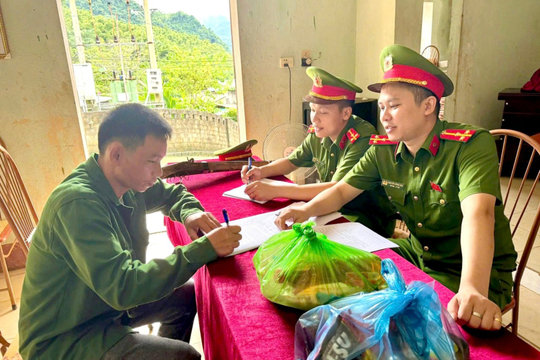 Sức lan tỏa từ mô hình "Đổi súng lấy quà" ở xã vùng cao
