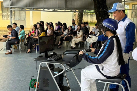 Đưa kiến thức pháp luật, kỹ năng an toàn đến học sinh