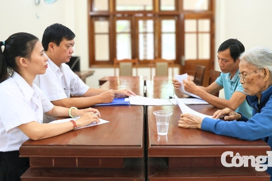 TAND tỉnh Quảng Ngãi tống đạt văn bản tố tụng vụ bà Lâm Thị Bông