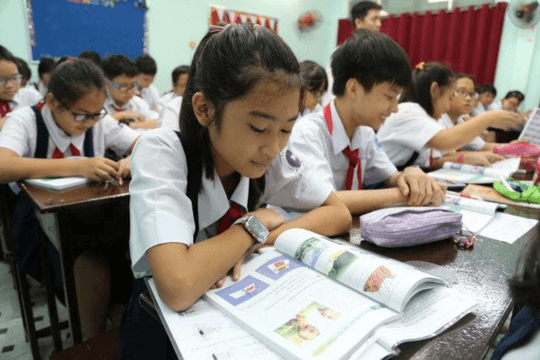 Thiếu sách giáo khoa cục bộ: Bộ GD&ĐT yêu cầu điều chuyển, in bổ sung