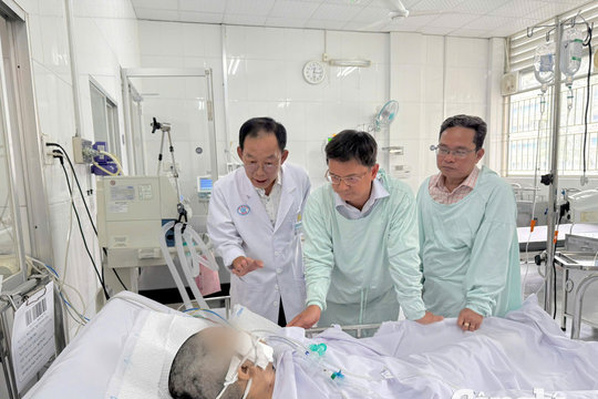 Lãnh đạo TP.HCM thăm hỏi, động viên nạn nhân vụ cháy