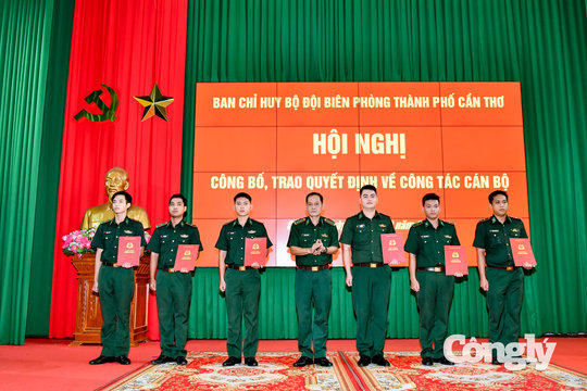 BĐBP TP Cần Thơ trao quyết định công tác cán bộ