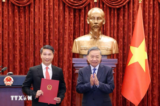 Tổng Bí thư, Chủ tịch nước Tô Lâm trao quyết định bổ nhiệm 2 Đại sứ Việt Nam tại nước ngoài