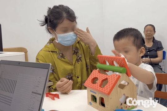 Lần đầu cấy điện cực thính giác thân não cho trẻ điếc bẩm sinh
