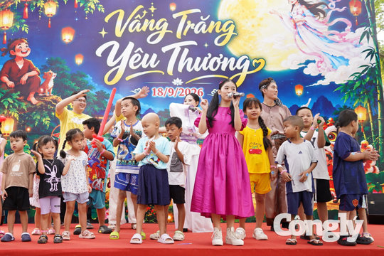 Mang Trung thu đến với bệnh nhi