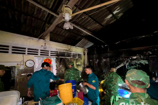 Kịp thời dập tắt đám cháy tại trường tiểu học