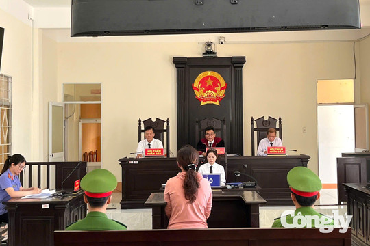 Cướp điện thoại để tìm lời giải cho cơn ghen